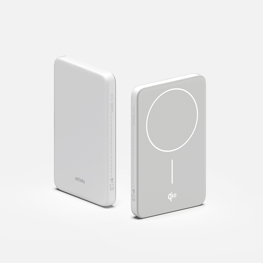 초슬림 디자인의 [Qi2 15W 맥세이프 초슬림 고속 보조배터리 5000mAh QB310 화이트]로 외출 걱정 끝